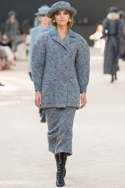 Look 8